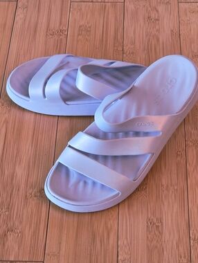 Crocs Getaway Shimmer Strappy Sandal Lavender Purple Platform Size 11 Women's